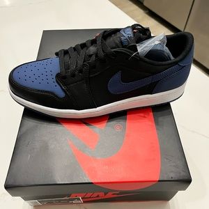 Low Top Jordan 1’s Black & Blue